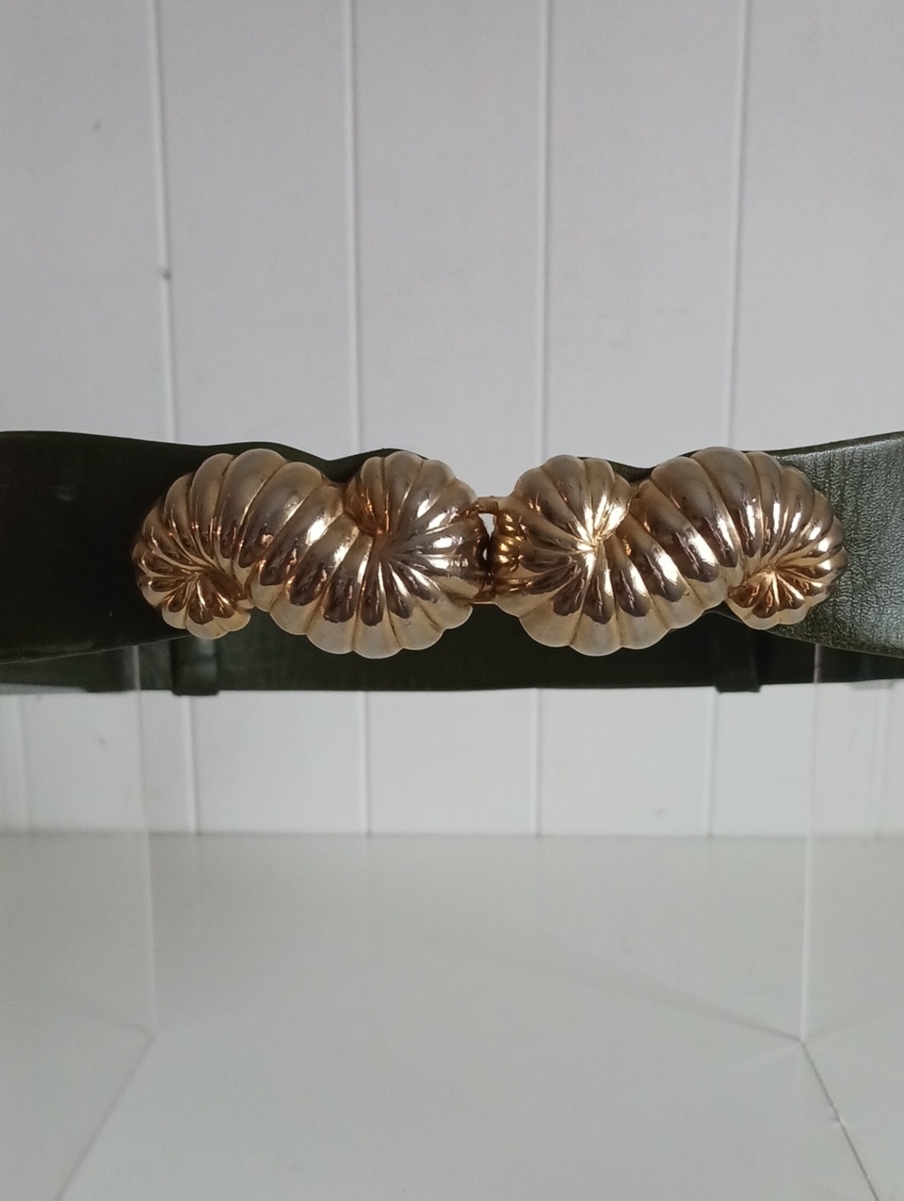 JUDITH LEIBER VTG GOLD BUCKLE W GREEN BELT.
